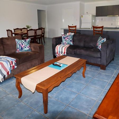Blk Stays Guest House Deluxe Units Morayfield Kamer foto