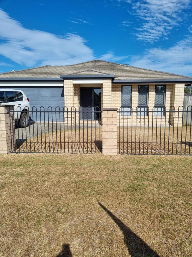 Blk Stays Guest House Deluxe Units Morayfield Buitenkant foto